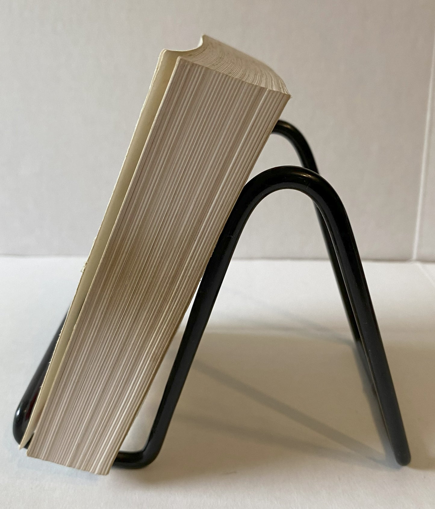 Medium Non Adjustable Vinyl Coated Wire Easel 4" x 3 1/2" in Black or White