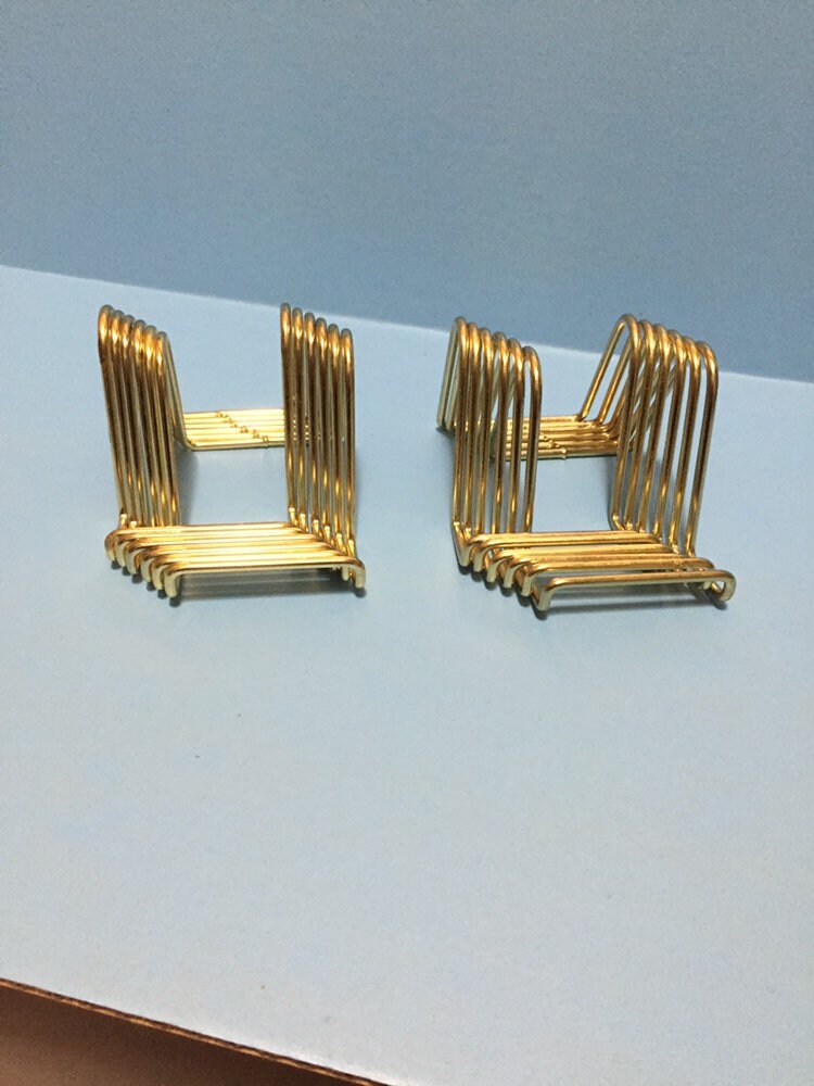 2.5"H Non-adjustable wire easel with Brass plating. 1 dozen