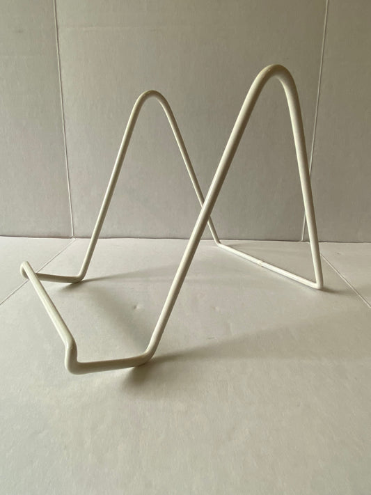 Large Non Adjustable Vinyl Coated Wire Easel 6" x 5" in Black or White