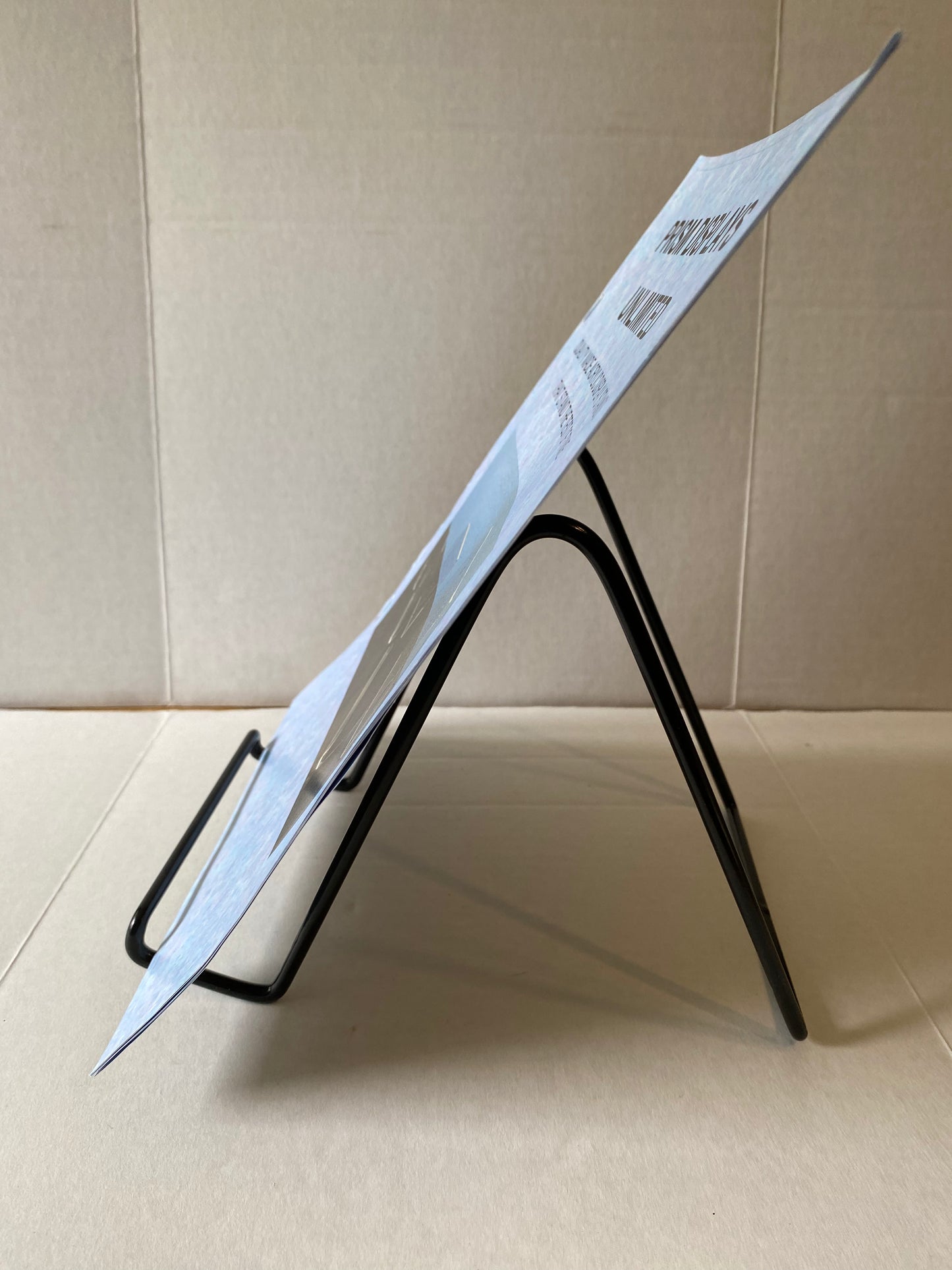 Large Non Adjustable Vinyl Coated Wire Easel 6" x 5" in Black or White