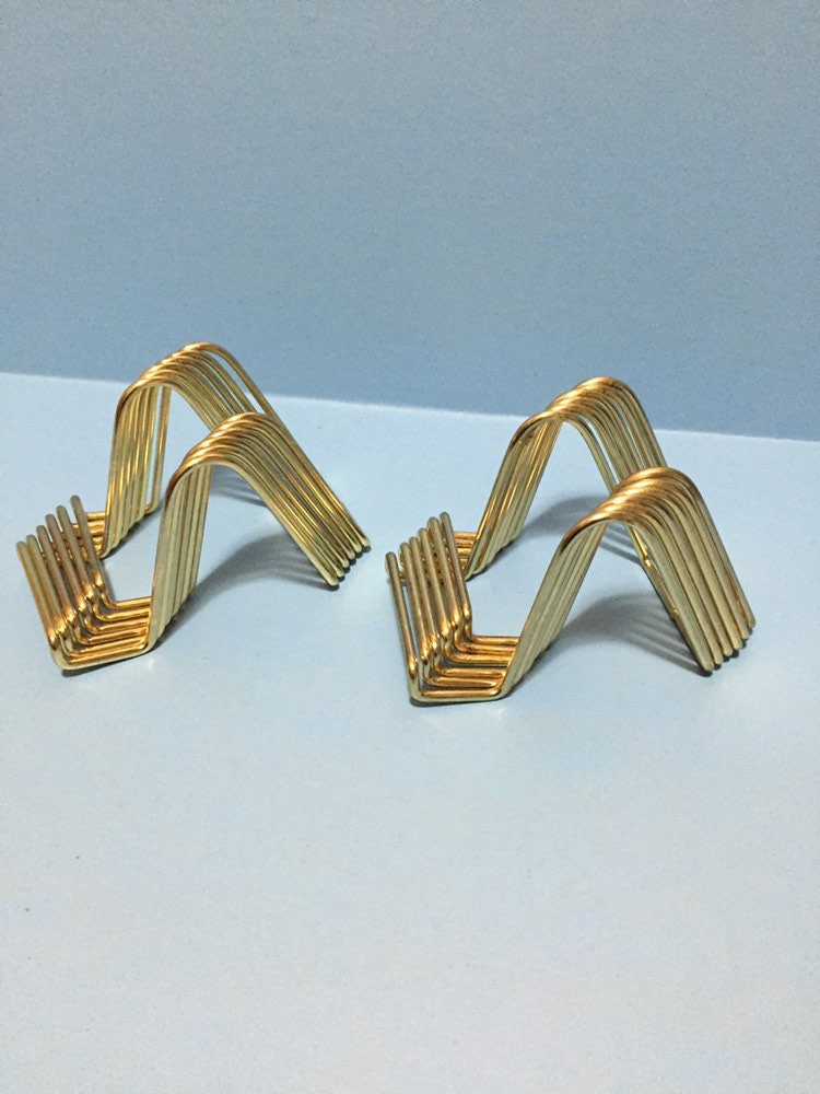 2.5"H Non-adjustable wire easel with Brass plating. 1 dozen