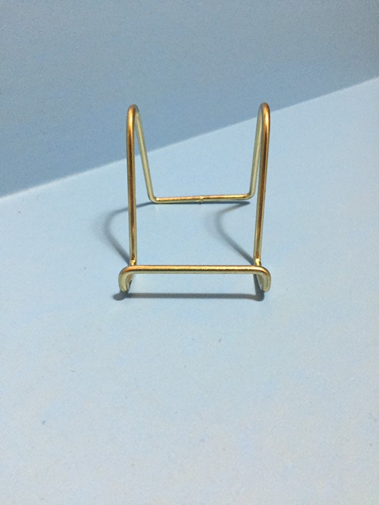 2.5"H Non-adjustable wire easel with Brass plating. 1 dozen